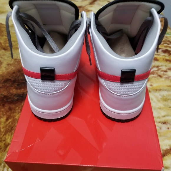 Nike dunk lux (undefeated) main image 5